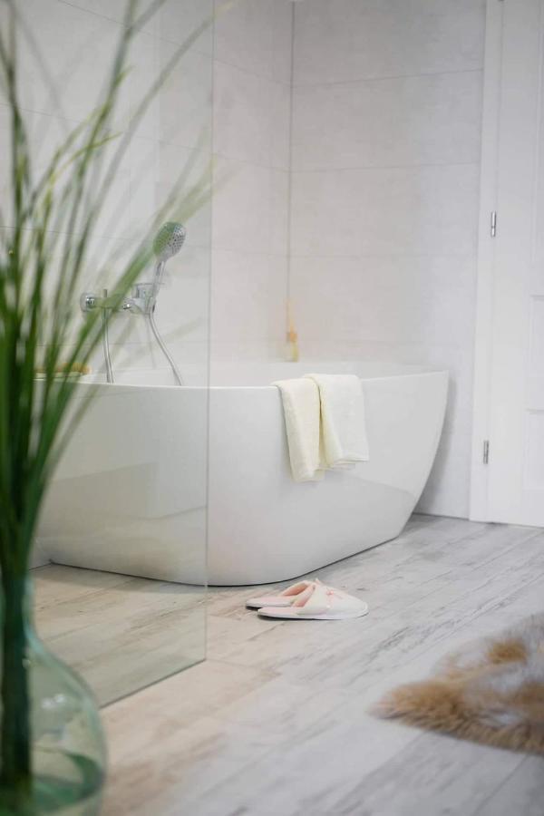 Bl - The Penthouse, 24Hr Self Check-In, 2 Bedrooms, Fireplace, Ac, Panoramic View From Main Balcony, 3-Minute Walk To City Center Banská Bystrica Eksteriør billede